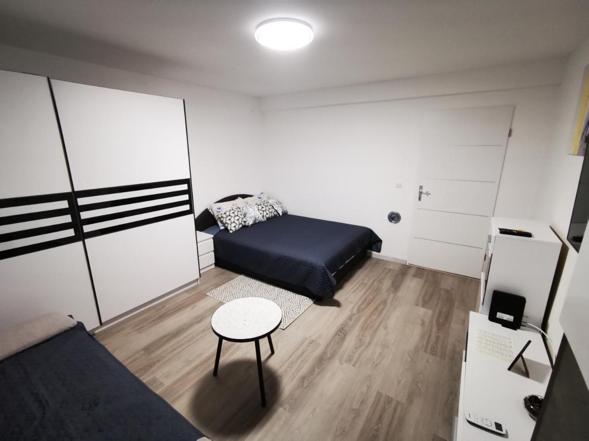 Ema Studio Apartman Карловац Екстериор снимка